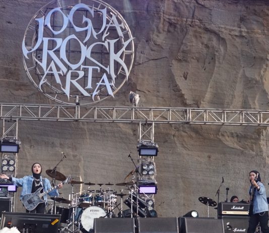 Satu-satunya Band Rock Perempuan di Jogjarockarta, Voice of Baceprot Tampil Mengesankan