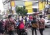 Masuk Kampung Tabrak Gedhek dan Ngebut, Sedan Silver Diamuk Warga