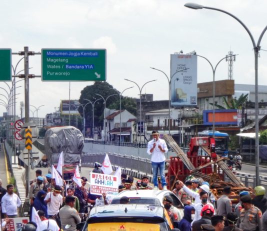 Belum Dibayar, Supplier dan Subkontrak Proyek Underpass Kentungan Lakukan Aksi Tutup Jalan