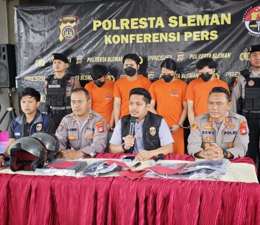 AKP Riski Adrian saat memberikan pernyataan kepada wartawan dalam gelar perkara di Mapolres Sleman. (Zukhronnee Muhammad)