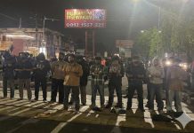Aksi Massa di Mapolda DIY: Gerbang Roboh, Jalanan Lumpuh, hingga Salat Gaib di Atas Aspal