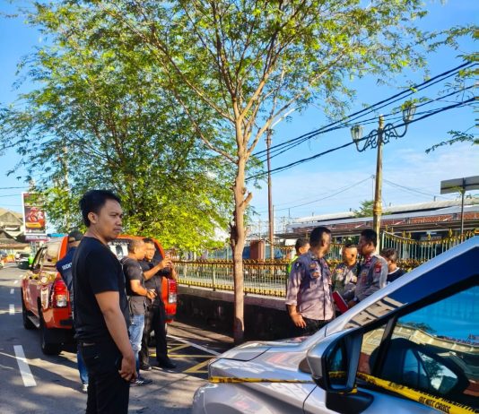 Pengemudi Taksi Online Meninggal di Bahu Jalan Pasar Kembang