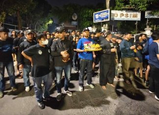 Suporter PSIM Gelar Topo Bisu, Tuntut Penuntasan Kasus Korupsi Stadion Mandala Krida