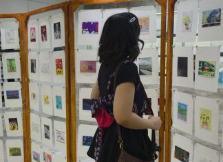 Mampir ke Kavach Space, Nikmati Ratusan Kartu Pos Unik Karya Puluhan Seniman