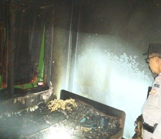 Emosi Permintaan Uang Rp15 Juta Ditolak, Pria Nekat Bakar Rumah Orang Tua Sendiri