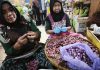 Berbeda dengan Harga Presiden, Buruh Kupas Bawang Beringharjo Hanya Dihargai Rp3.000 Perkilo